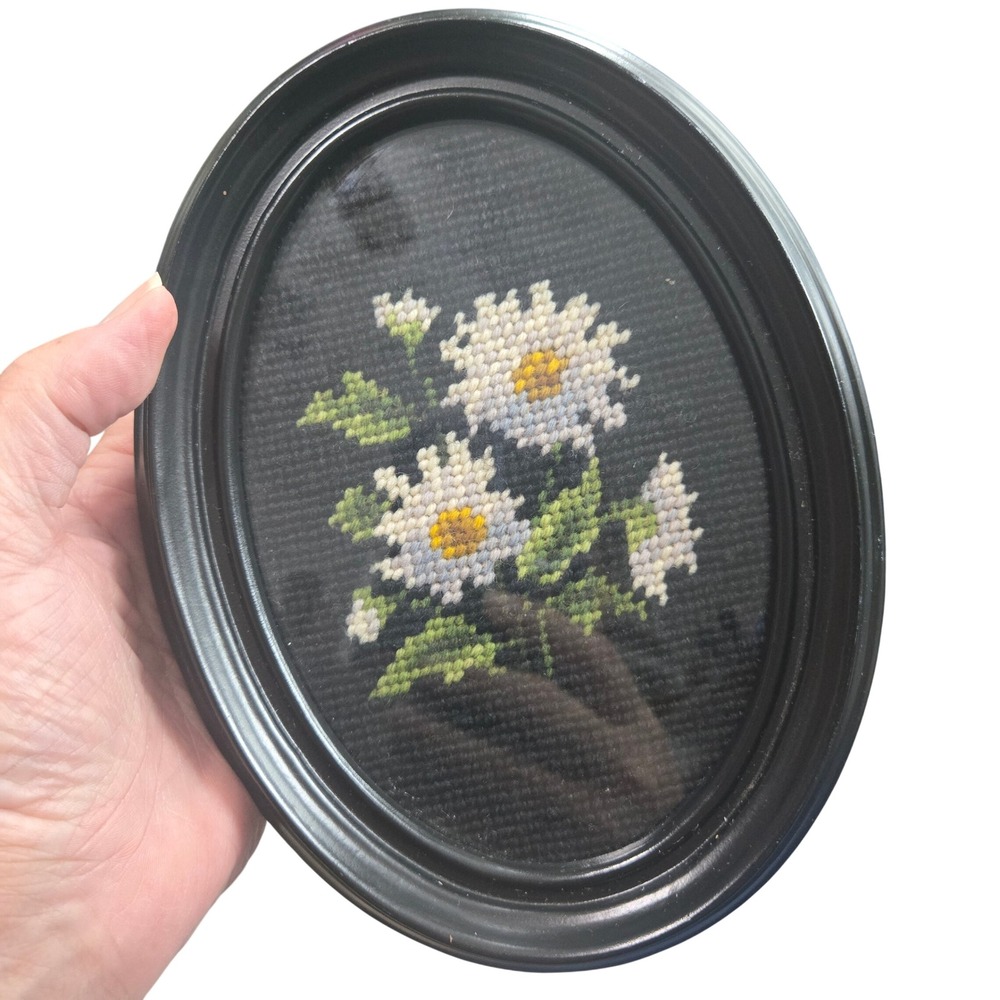 Vtg Wool Needlepoint Daisy Art Oval Black Wood Frame 8x6 Cottagecore Farmhouse